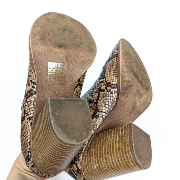 Mata Snake Print Side Cut Out Ankle Booties Size 7 - Picture 7 of 9